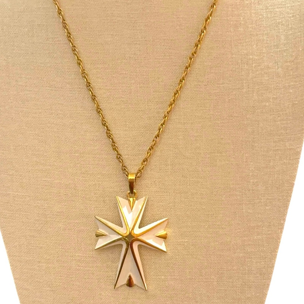 Vintage Crown Trifari 18k Gold Plate White Enamel Maltese Cross Pendant Necklace - Picture 2 of 6